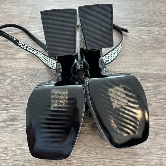 AZALEA WANG
Katherine Ankle Strap
Platform Sandal - Picture 8 of 11